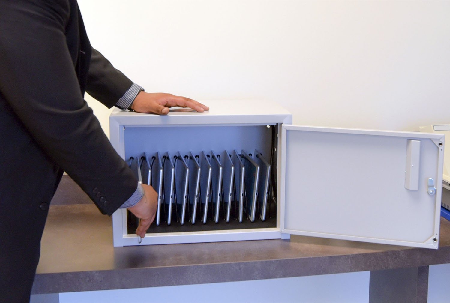 Foto 7 | Caja De Carga Para Tabletas Luxor, Oficina, Aula, Bibliotecas, 12 Enchufes - Venta Internacional.