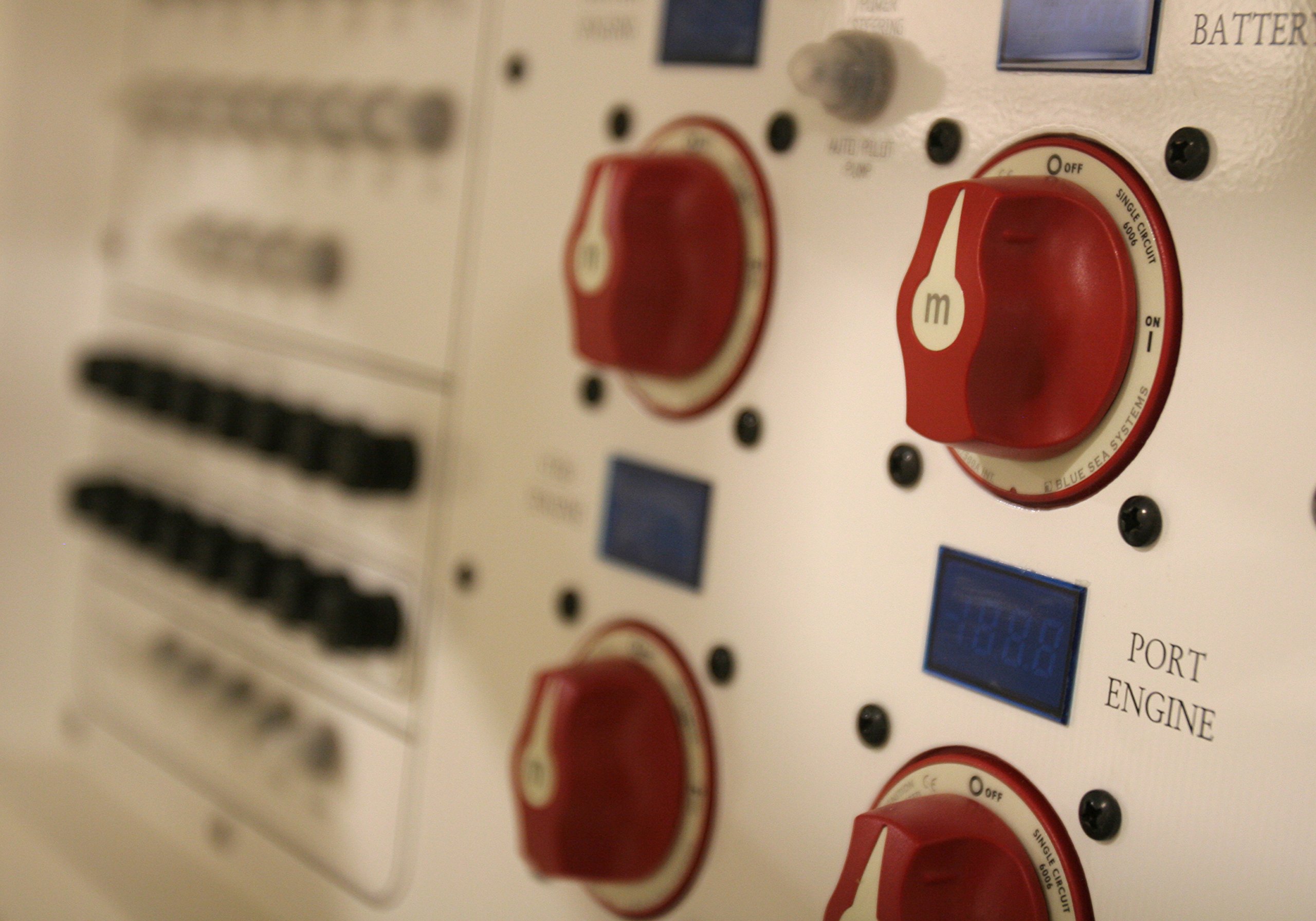 Foto 6 | Interruptor De Batería Blue Sea Systems M-series 6006 On/off 300a - Venta Internacional.