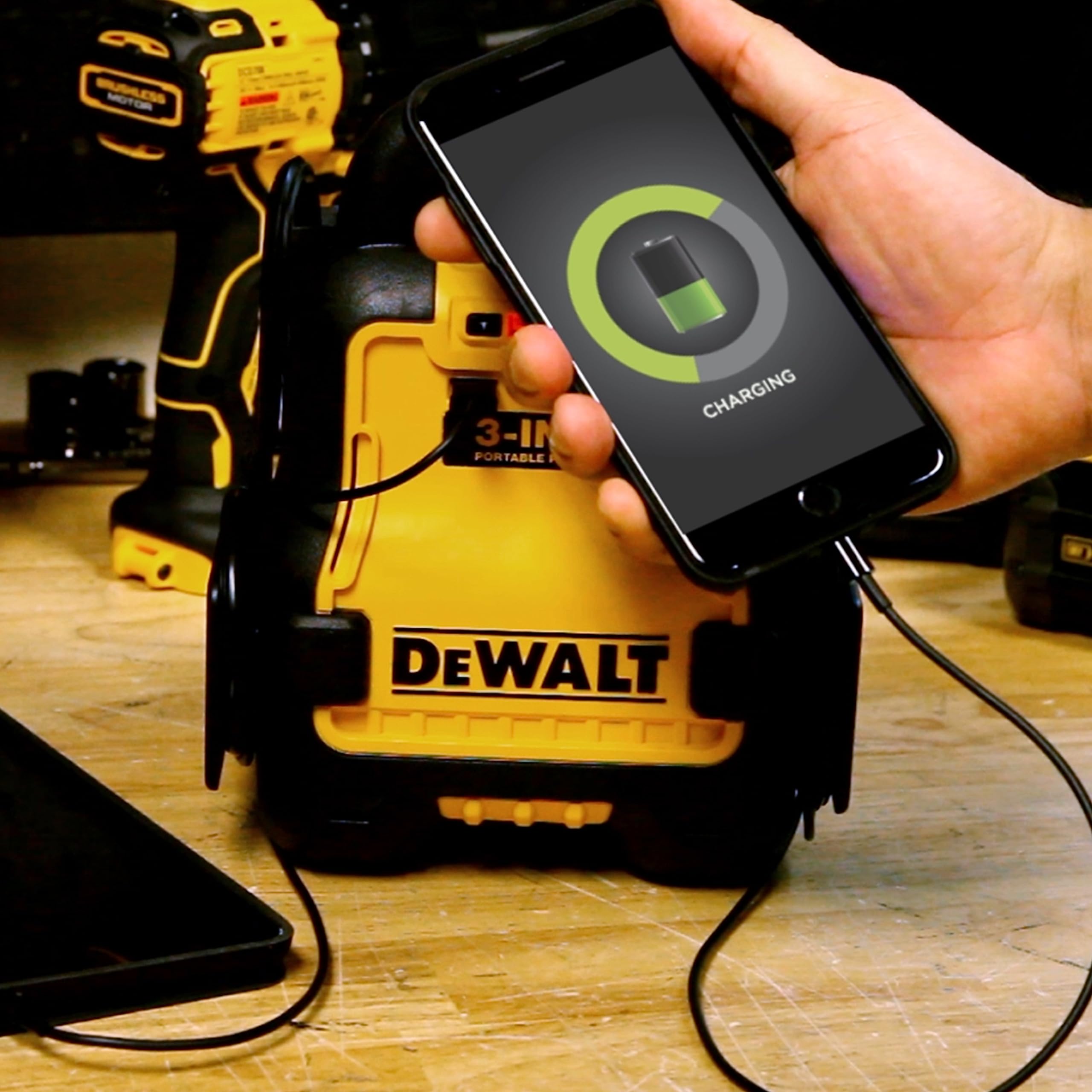 Foto 4 | Amplificador De Batería Dewalt Dxae20vbbk Con Batería 20v Xr 5ah - Venta Internacional.