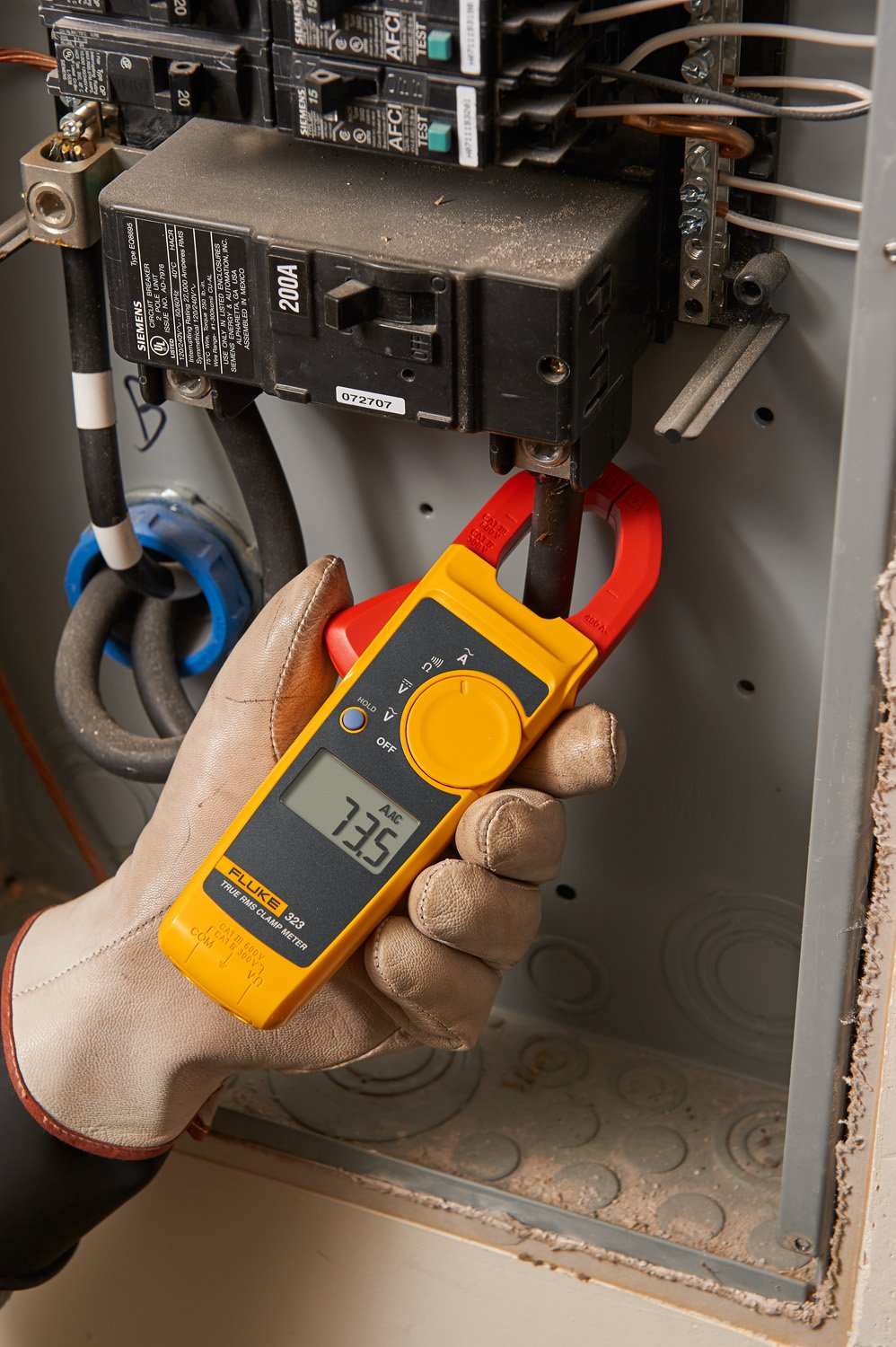 Foto 5 pulgar | Pinza Amperimétrica Fluke 323 Para Electricistas Comerciales Y Residenciales - Venta Internacional.