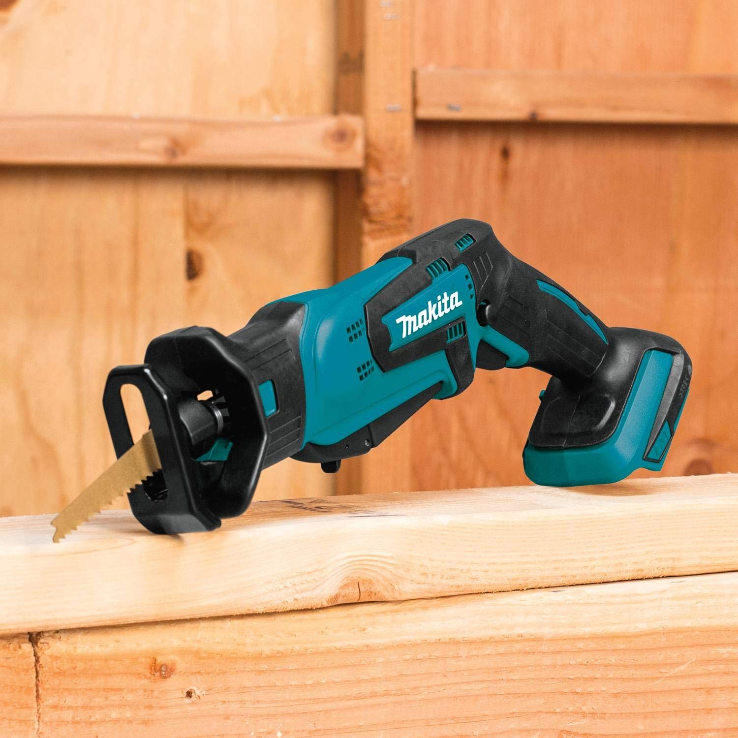 Foto 4 pulgar | Sierra Recíproca Makita Xrj01z Lxt De 18 V, Inalámbrica, Iones De Litio - Venta Internacional.