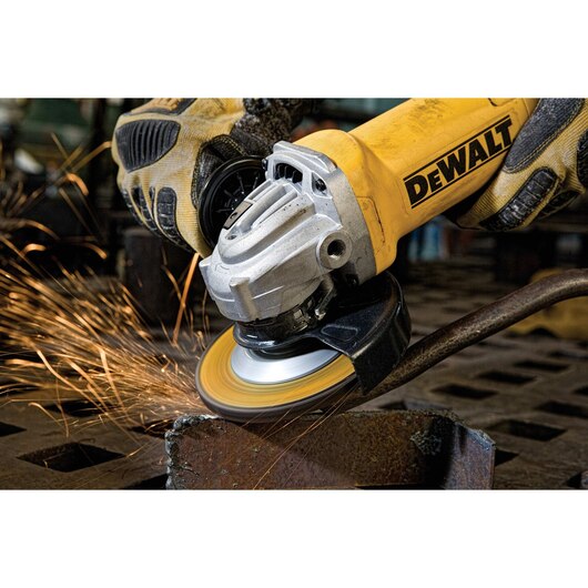 Foto 4 pulgar | Herramienta Dewalt 4-1/2 Esmeriladora Angular Pequeña de 115mm  Reacondicionado