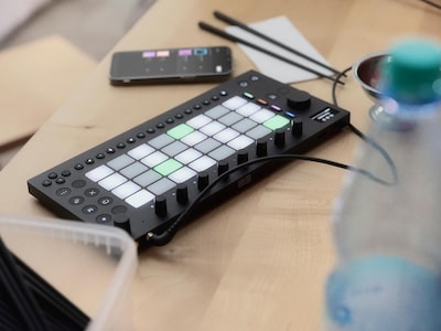Foto 5 | Controlador Midi Usb Ableton Move Negro