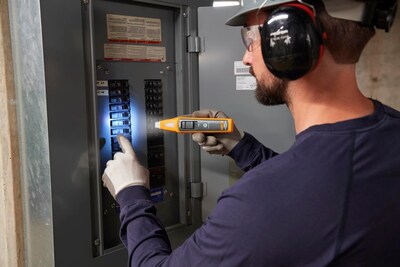 Foto 4 | Buscador De Interruptores Y Comprobador De Enchufes Smarttrace Fluke Bk120 - Venta Internacional.