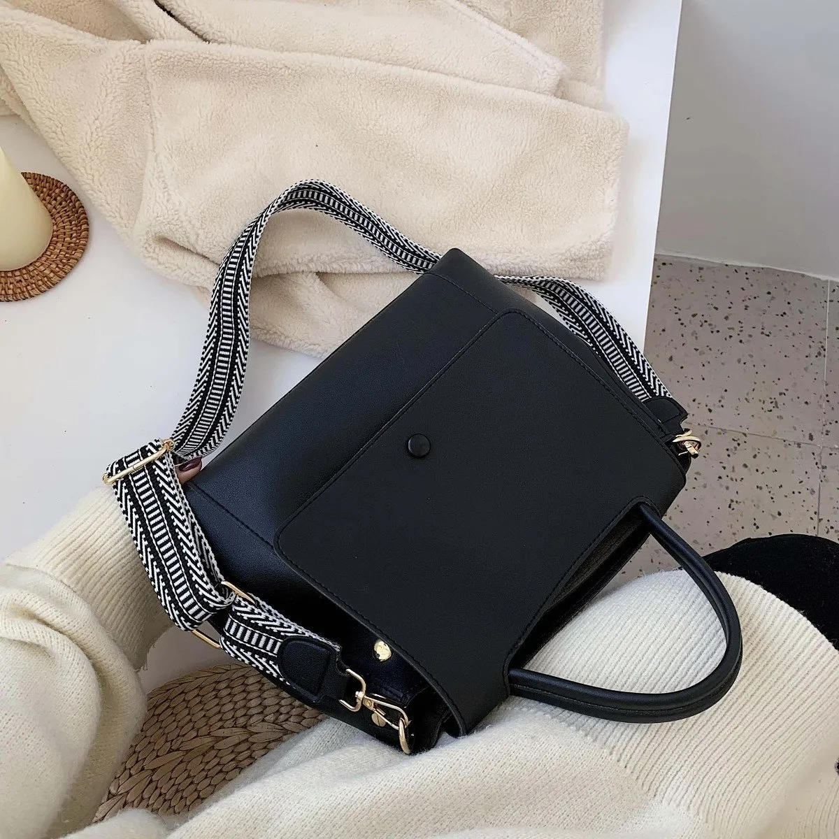 Foto 3 | Bolso Bandolera de Piel para Mujer Malubero color Negro