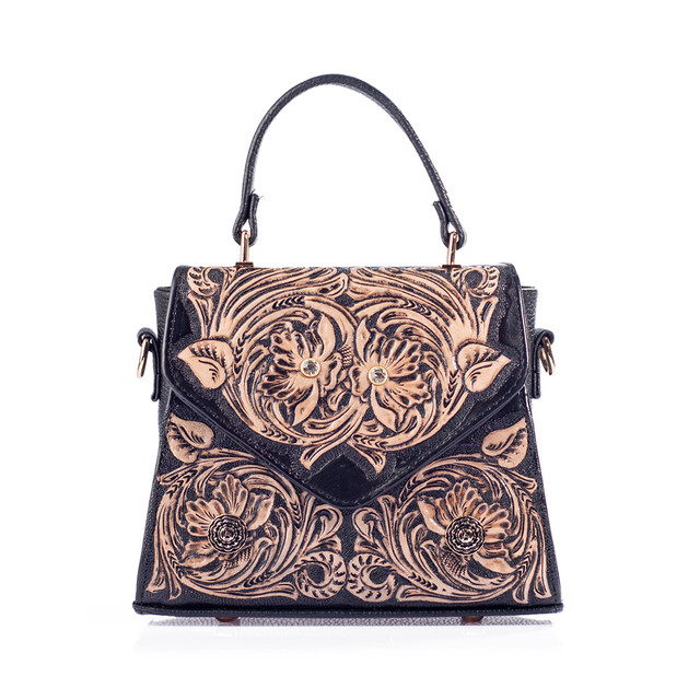 Foto 2 pulgar | Bolso Satchel Ely A Ángelozano Negro Piel Cincelada Y Pintada A Mano Adornada Con Conchos