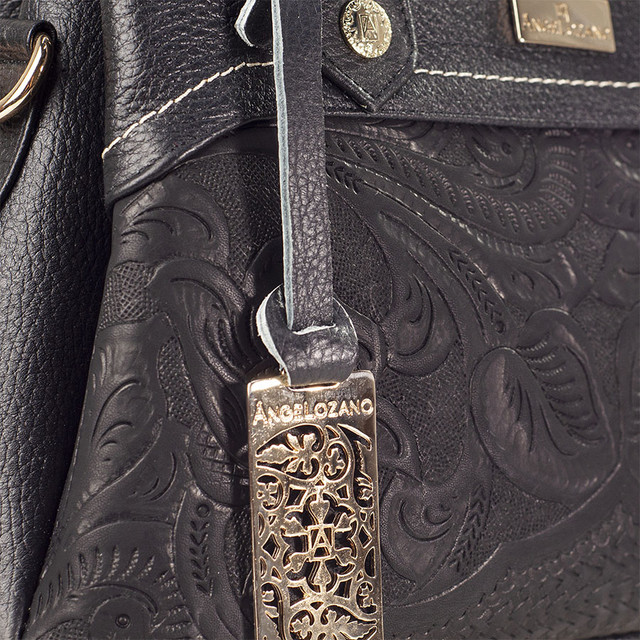 Foto 4 pulgar | Bolso Satchel Angela A Ángelozano Negro De Piel Grabado Tipo Cincelado