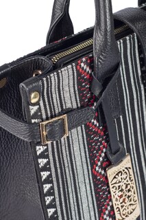 Foto 7 | Bolso A Ángelozano Samantha Tipo Satchel de Piel Vacuna color Negro con Telar Étnico para Mujer
