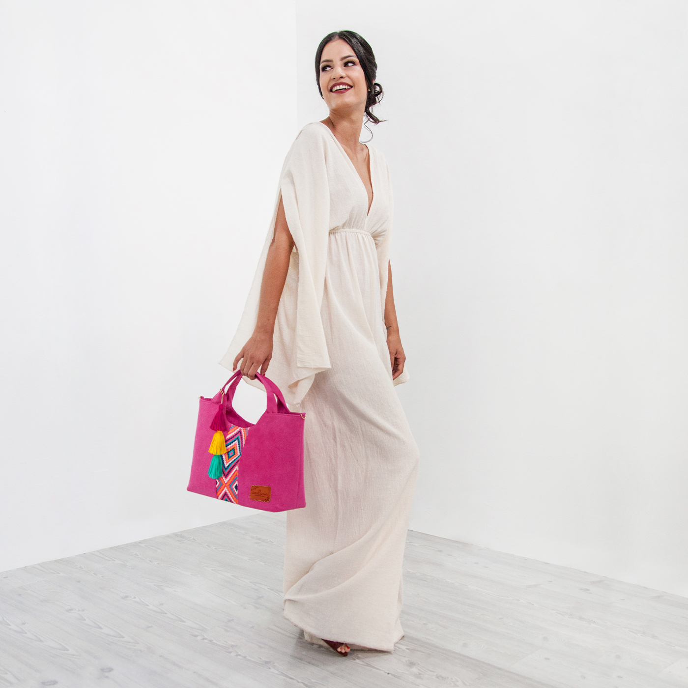 Foto 4 | Bolso A Ángelozano Tipo Satchel De Mujer Con Telar Artesanal Modelo Izamal Color Fiusha