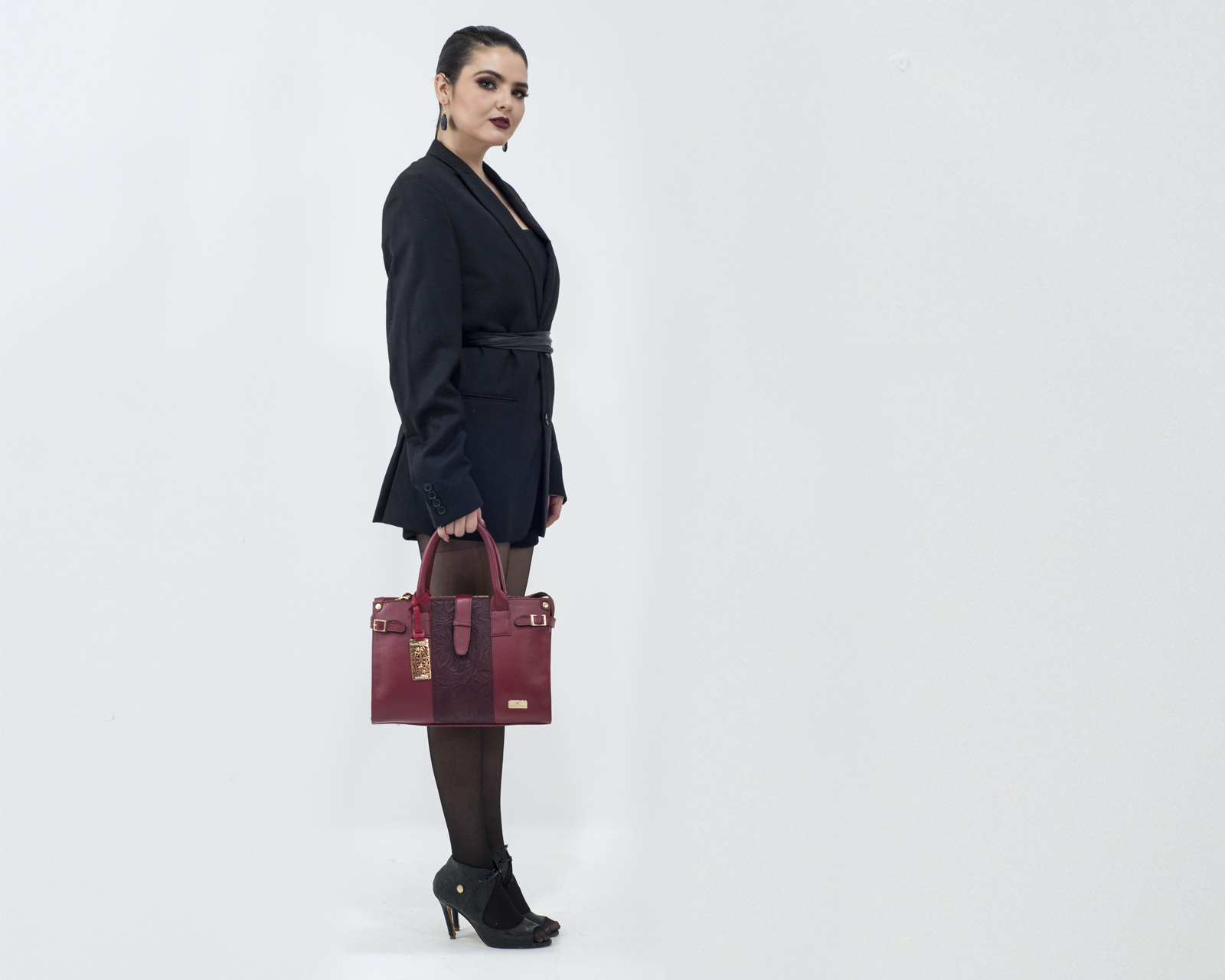 Foto 4 pulgar | Bolso Tipo Satchel A Ángelozano De Piel Vacuna Con Grabado Tipo Cincelado, Color Granada, Modelo Samantha