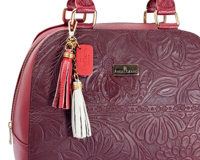 Foto 7 | Bolso Tipo Satchel A Aángelozano De Piel Vacuna Con Grabado Tipo Cincelado, Color Granada, Modelo Elsa