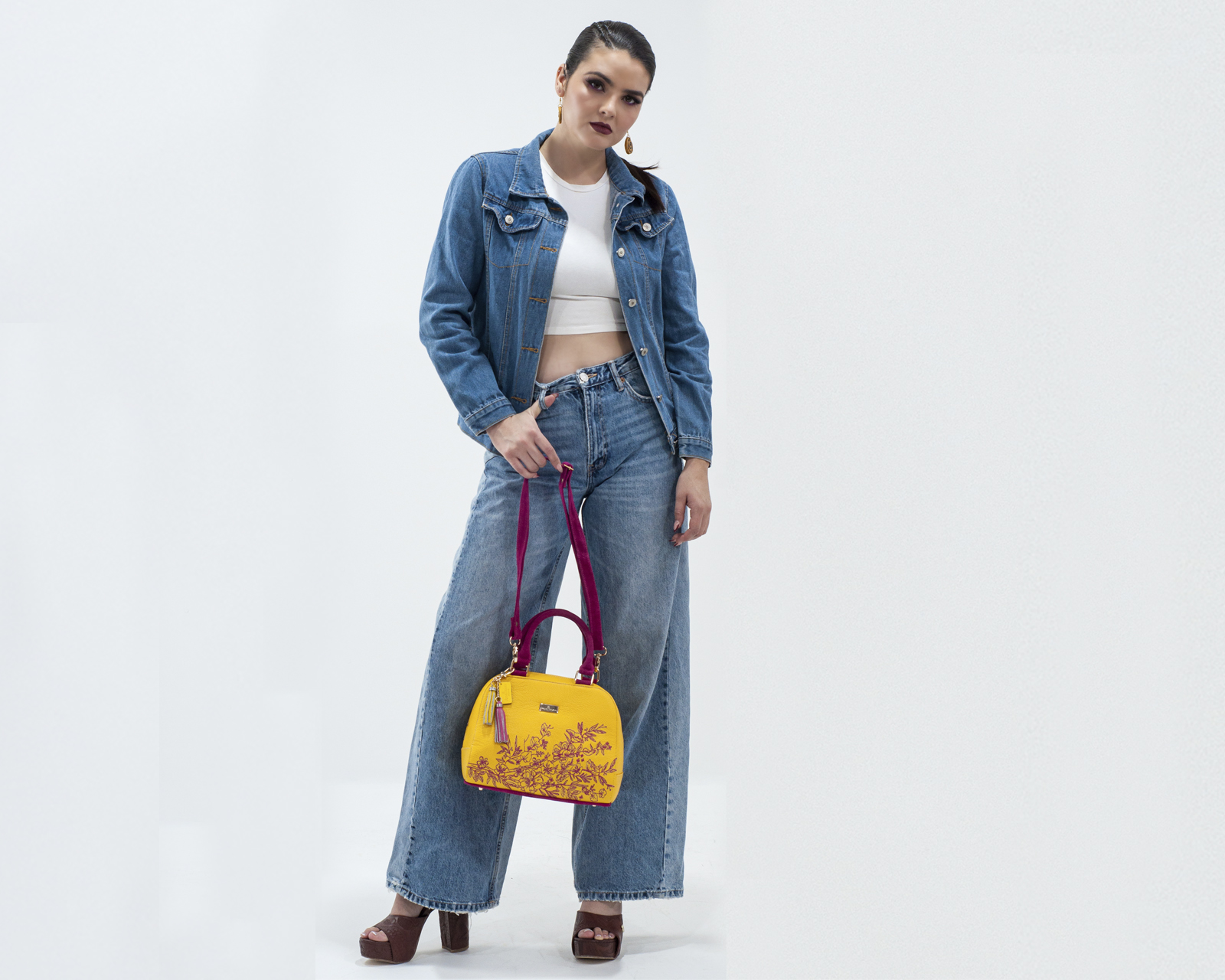 Foto 5 pulgar | Bolso Tipo Satchel A Ángelozano De Piel Vacuna Con Bordado, Color Amarillo, Modelo Elsa