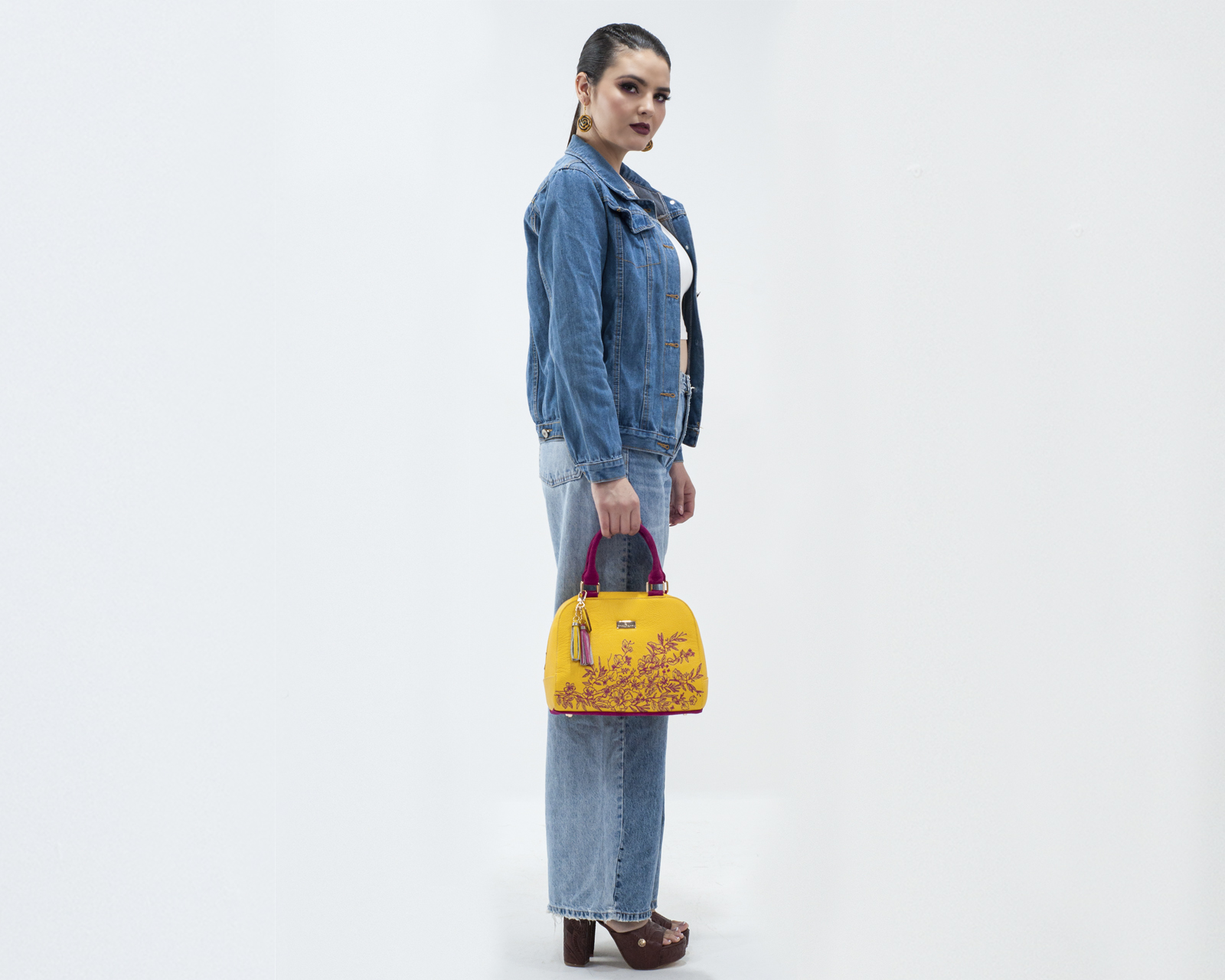 Foto 8 pulgar | Bolso Tipo Satchel A Ángelozano De Piel Vacuna Con Bordado, Color Amarillo, Modelo Elsa