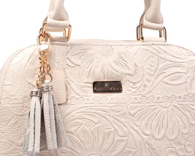 Foto 4 | Bolso Tipo Satchel A Ángelozano De Piel Vacuna Grabado Tipo Cincelado Color Hueso, Modelo Elsa