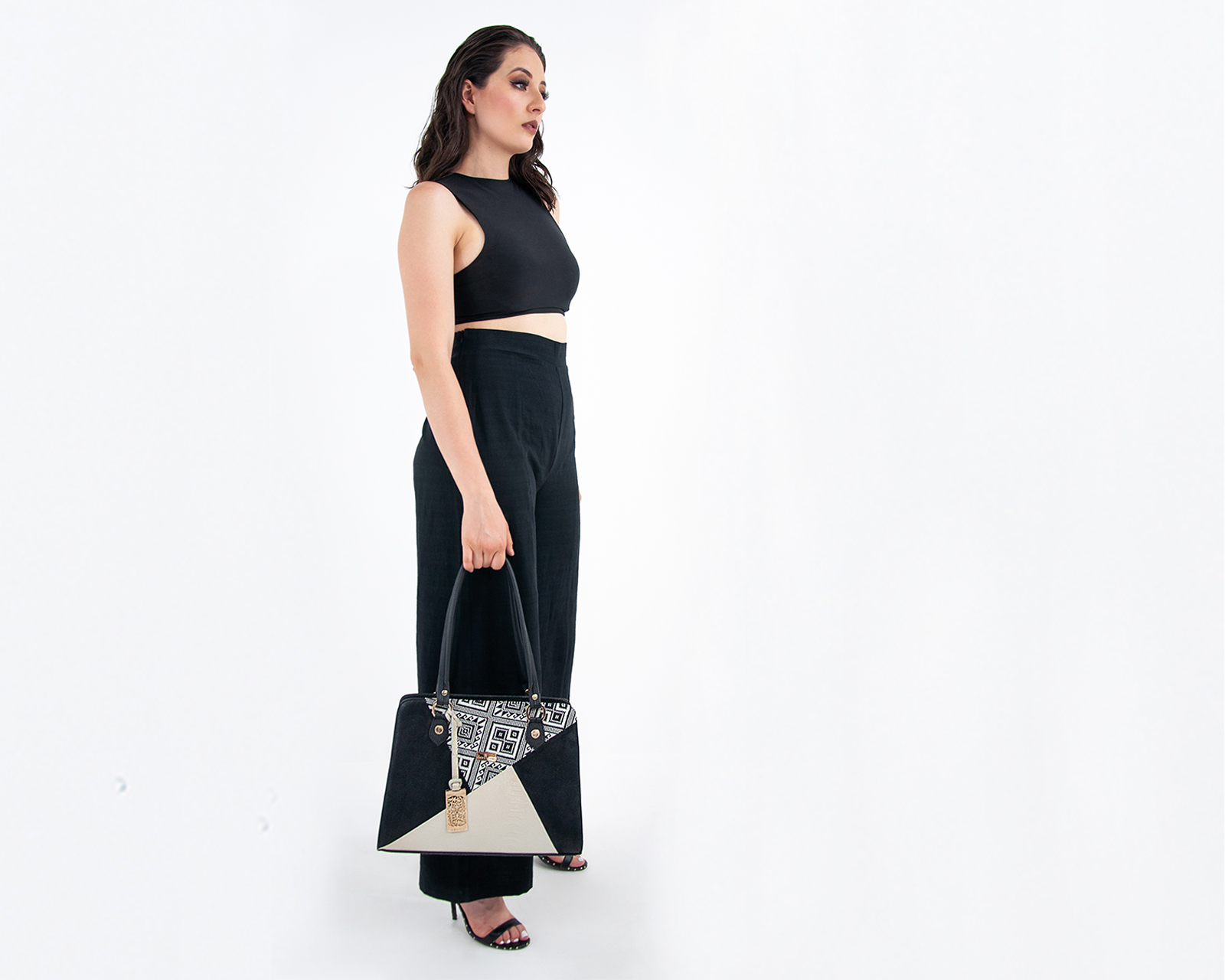 Foto 6 | Bolso Satchel A Ángelozano De Piel Vacuna Con Telar Artesanal, Modelo Salma