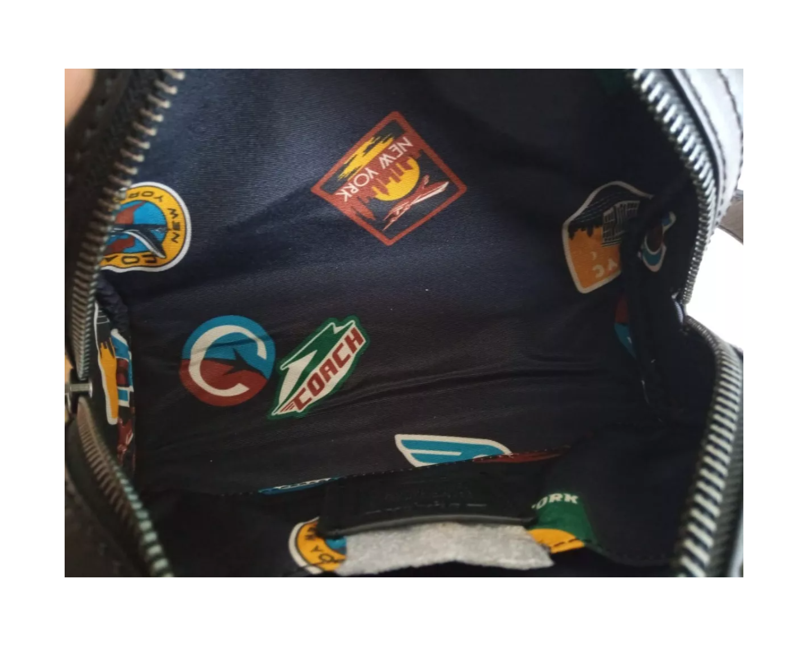 Foto 4 pulgar | Sobaquera Coach Small Travel Kit 2522 Color Negro