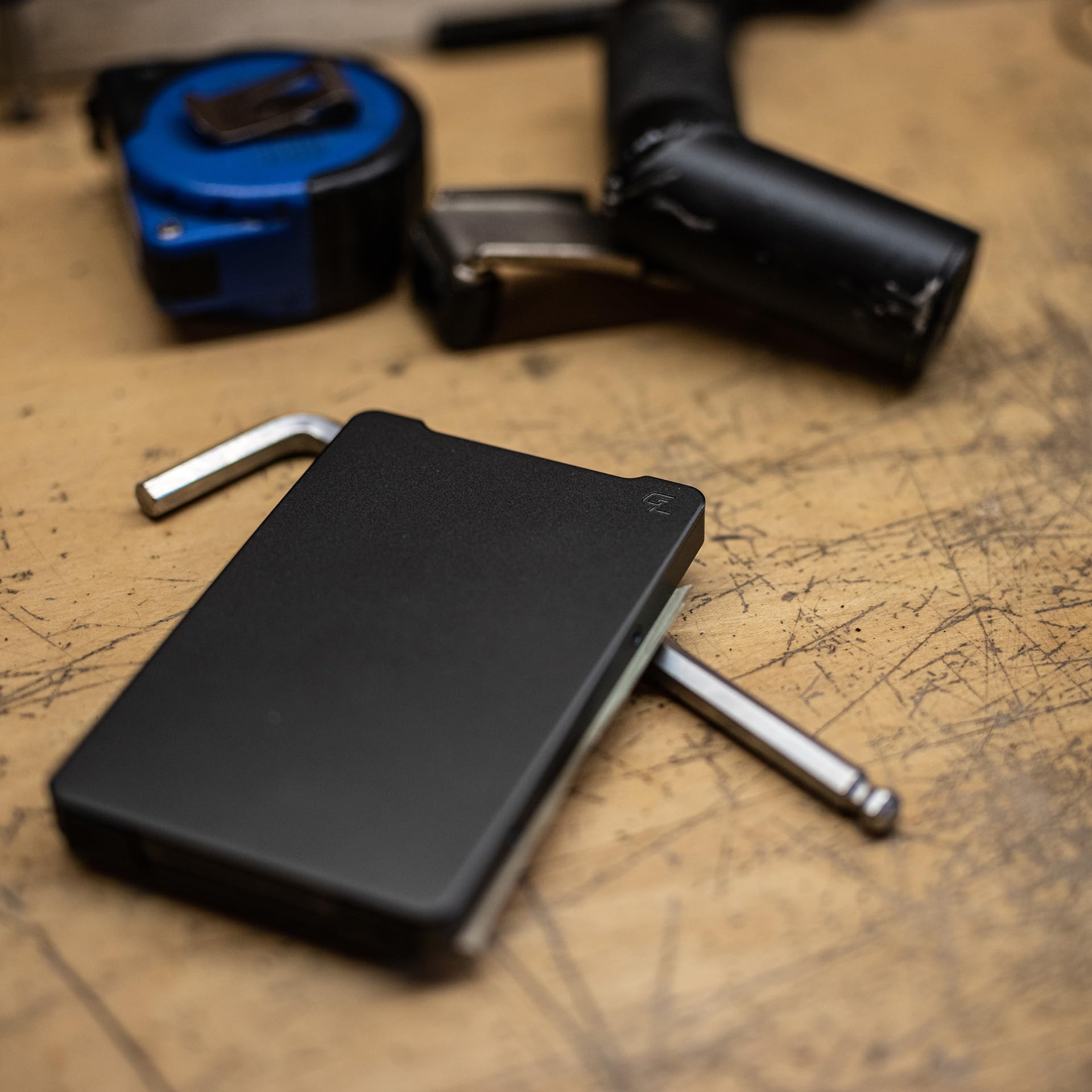 Foto 6 pulgar | Billetera Groove Life Groove Wallet Go Gun De Metal Y Piel Negra - Venta Internacional.