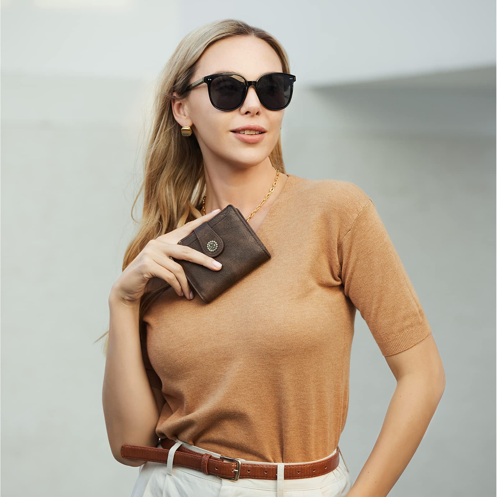 Foto 2 | Cartera Cluci Pequeña Con Bloqueo Rfid De Piel Con Triple Pliegue, Color Café - Venta Internacional.