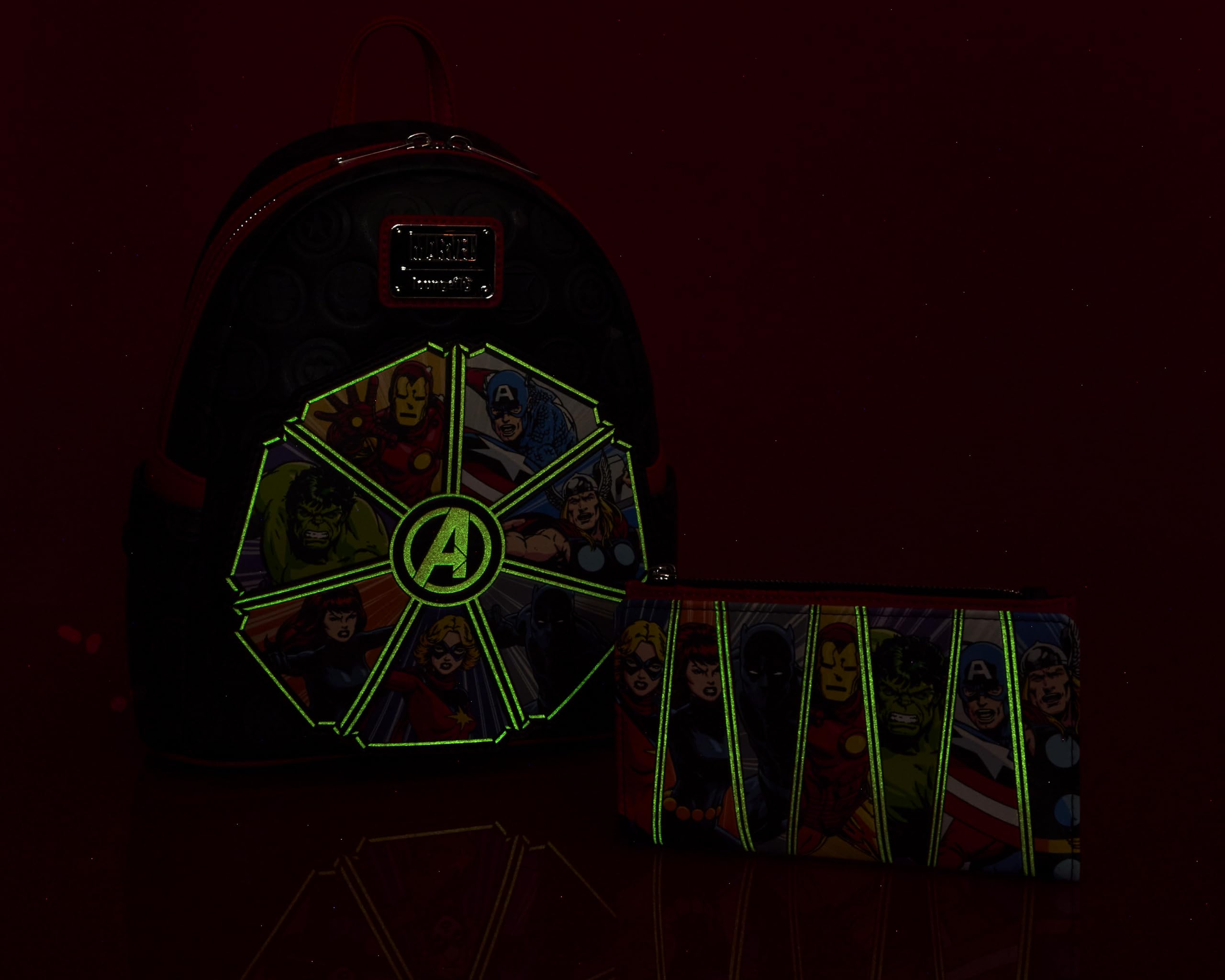 Foto 6 pulgar | Monedero Loungefly Avengers 60 Aniversario De Glow In The Dark - Venta Internacional.
