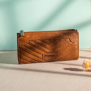 Foto 2 | Cartera Wrangler Minimalist Para Mujer De Piel Vegana, Color Marrón - Venta Internacional.