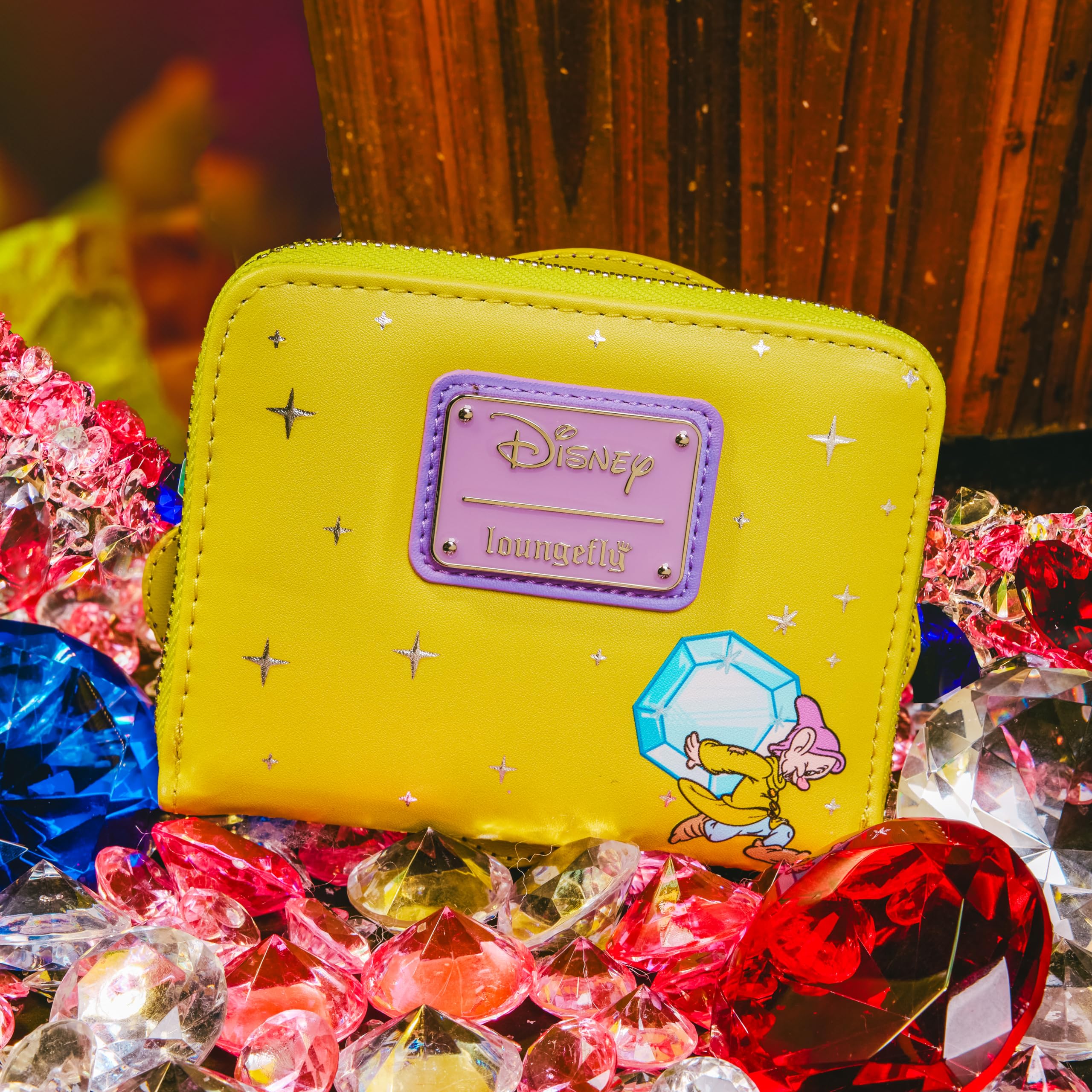 Foto 5 pulgar | Billetera Loungefly Snow White Diamond Dopey Exclusiva De Amazon - Venta Internacional.