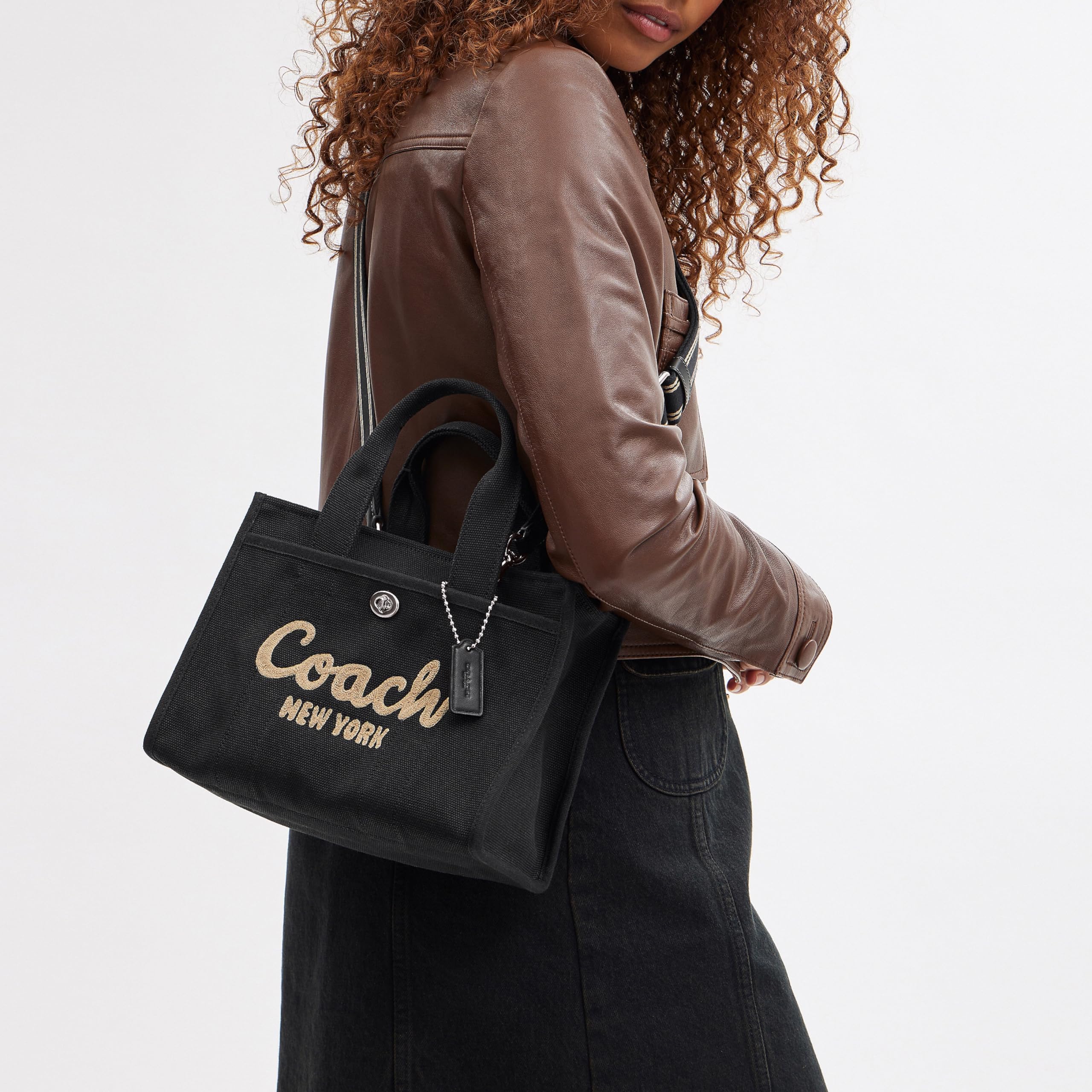 Foto 6 pulgar | Bolsa Coach Cargo Tote 26 De Lona Negra Y Piel Reciclada - Venta Internacional.