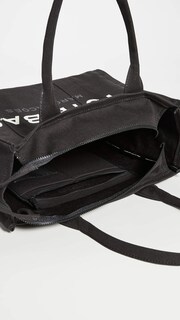 Foto 6 | Bolso Marc Jacobs The Large Para Mujer De Lona Negra - Venta Internacional.