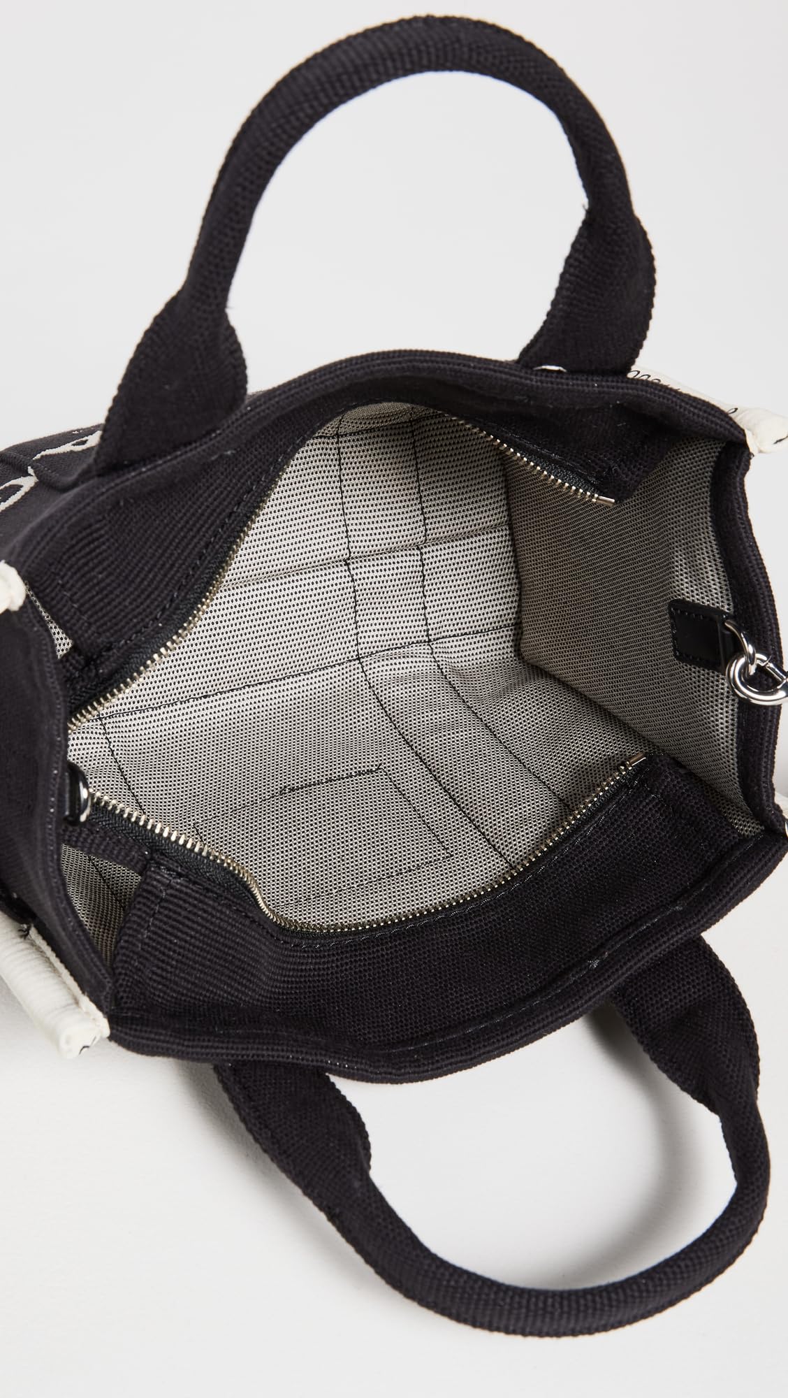 Foto 6 pulgar | Bolsa Marc Jacobs Mini Traveler Para Mujer, Color Negro - Venta Internacional.