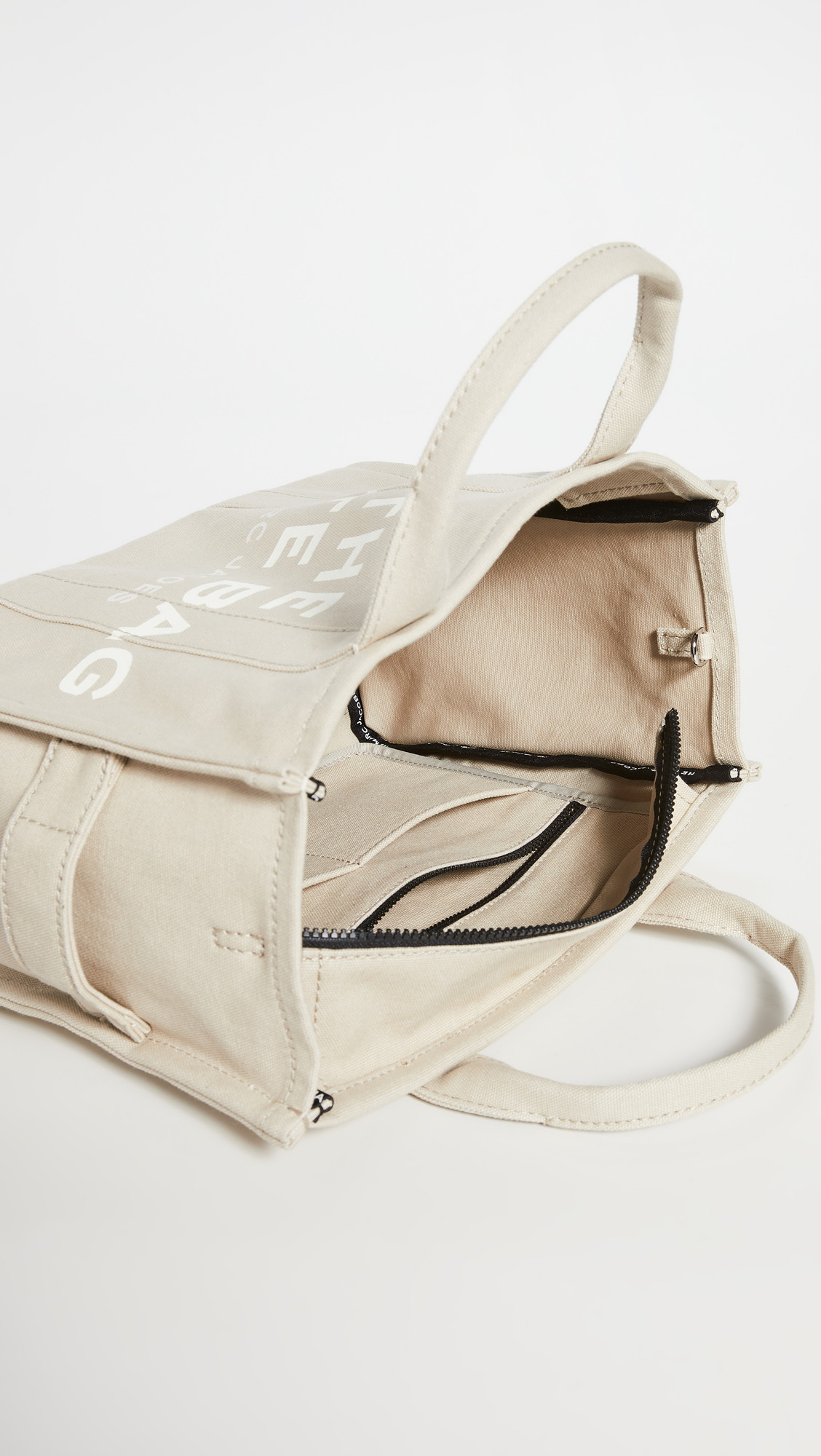 Foto 7 pulgar | Bolso Marc Jacobs The Canvas Medium Para Mujer, Color Beige - Venta Internacional.