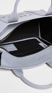 Foto 5 | Bolso Marc Jacobs The Leather Medium Wolf Grey - Venta Internacional.