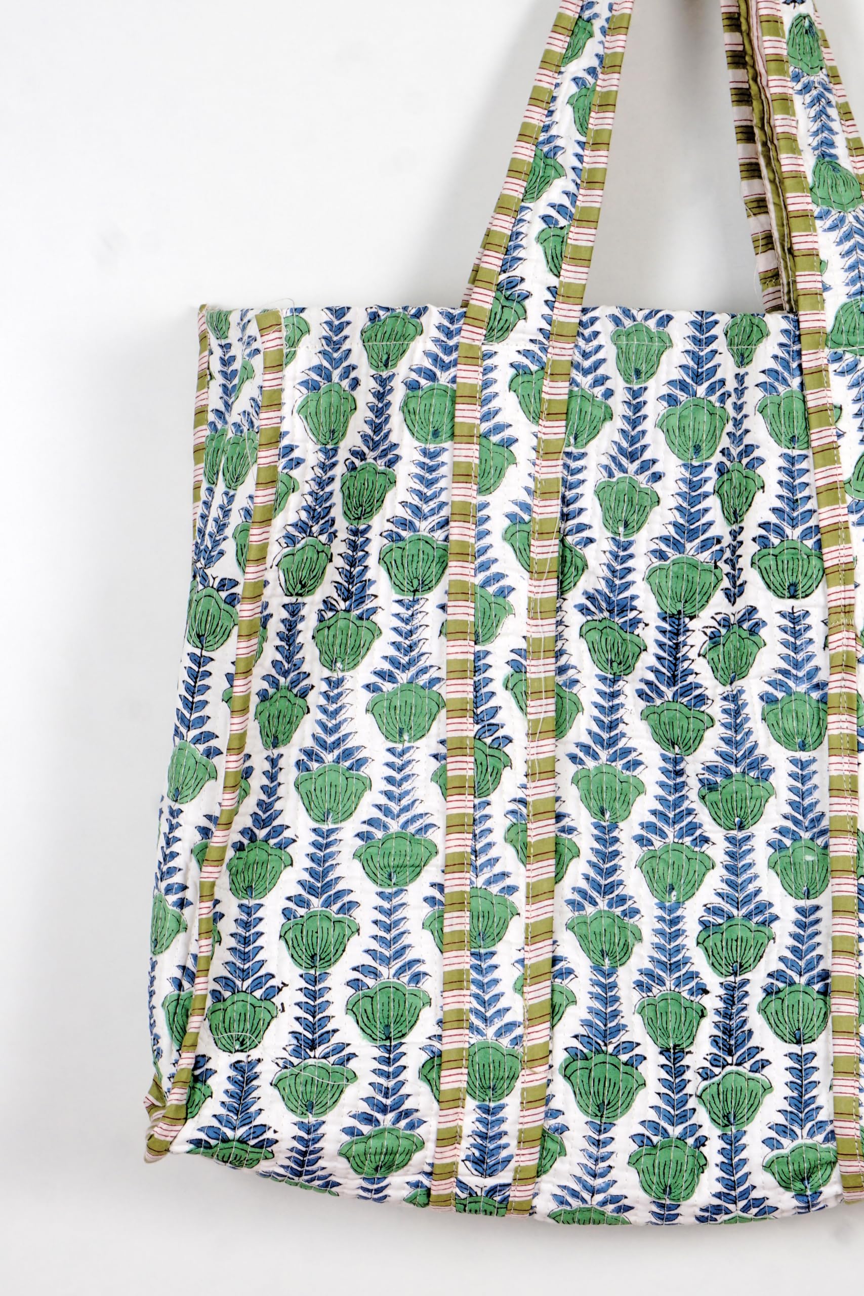Foto 4 pulgar | Bolso Acolchado De Algodón Estampado A Mano Reversible Con Estampado Floral Verde - Venta Internacional.