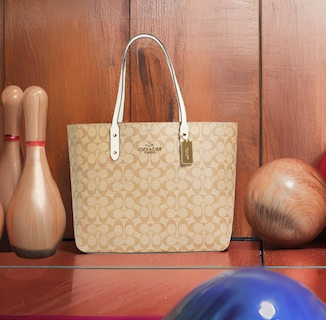 Foto 2 | Bolso Coach Town De Piel Granulada Pulida Con Tiza De Color Caqui Claro - Venta Internacional.