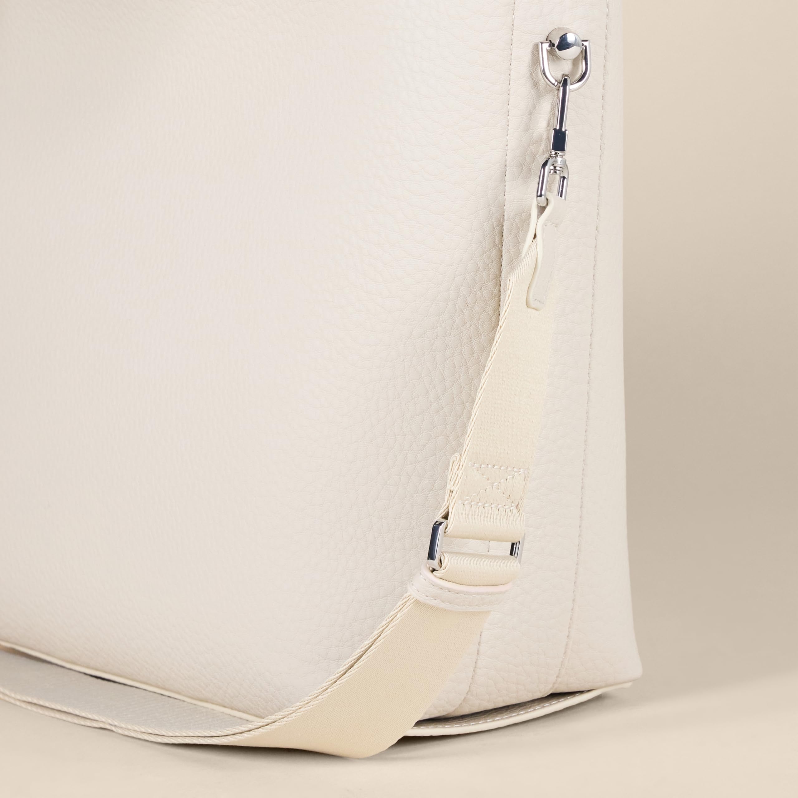 Foto 4 pulgar | Bolsa Amazon Essentials Soft Taupe Con Portátil De 13 Pulgadas - Venta Internacional.