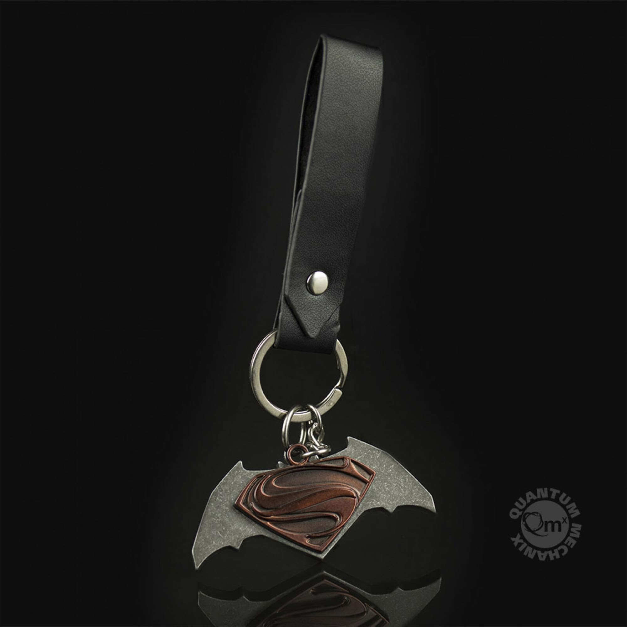 Foto 5 pulgar | Llavero Qmx Batman V Superman Friendship - Venta Internacional.