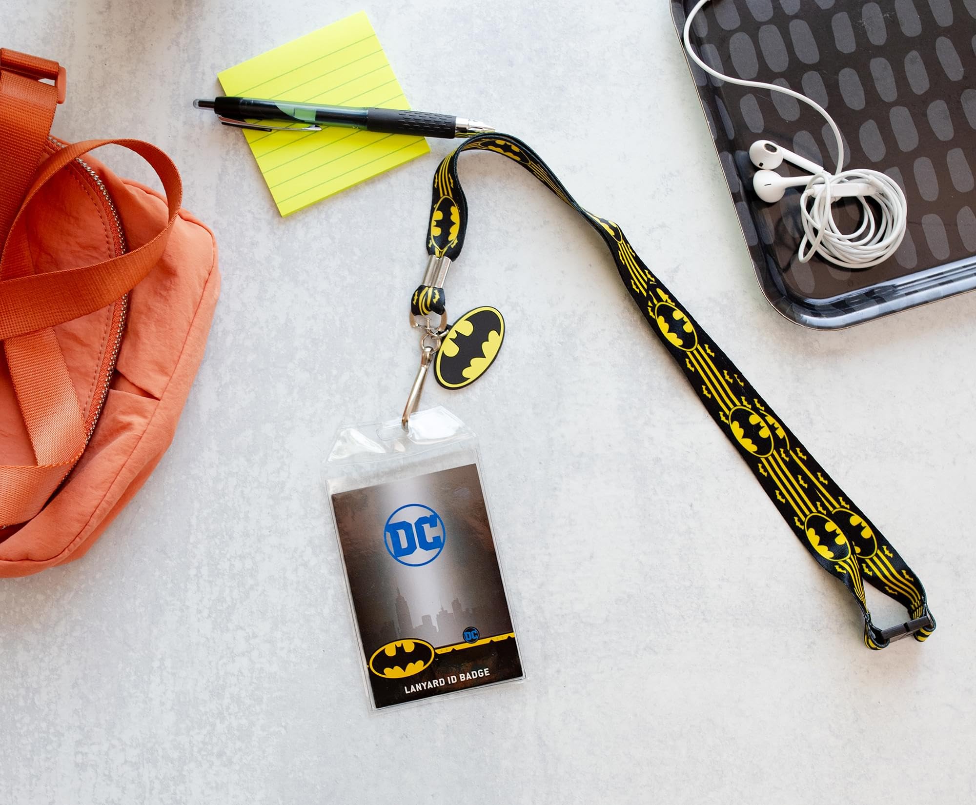 Foto 3 pulgar | Lanyard Silver Buffalo Dc Comics Con Logotipo Envolvente De Batman - Venta Internacional.