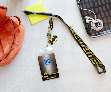 Foto 2 | Lanyard Silver Buffalo Dc Comics Con Logotipo Envolvente De Batman - Venta Internacional.
