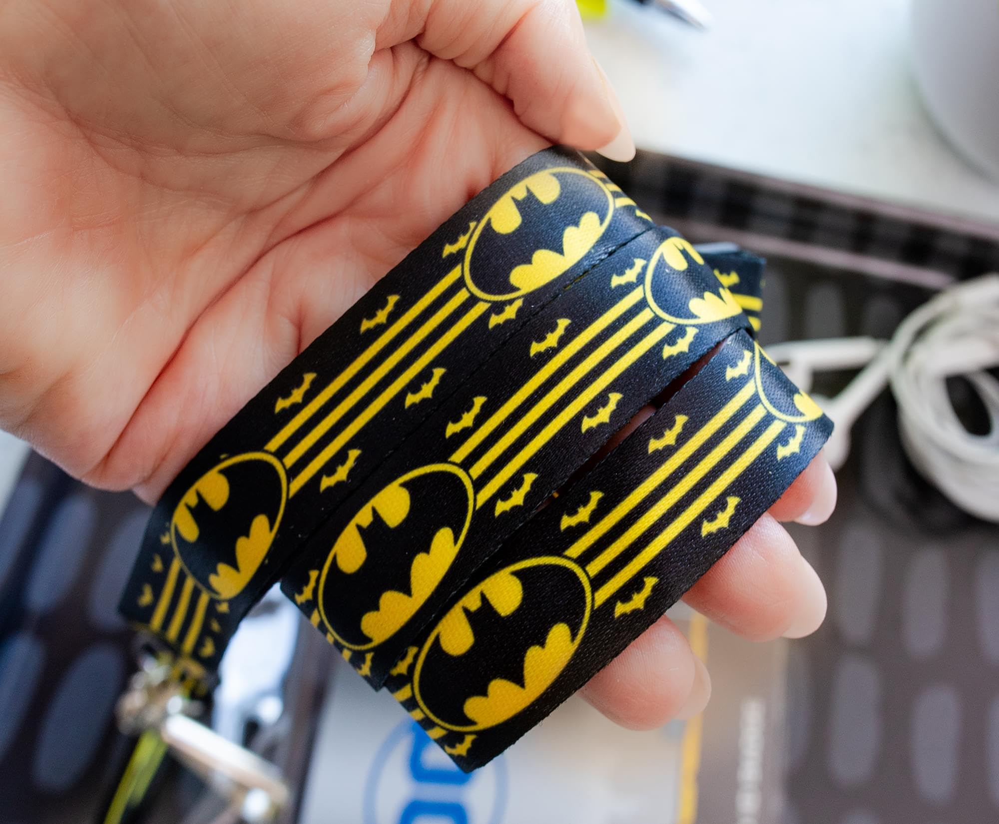 Foto 5 pulgar | Lanyard Silver Buffalo Dc Comics Con Logotipo Envolvente De Batman - Venta Internacional.