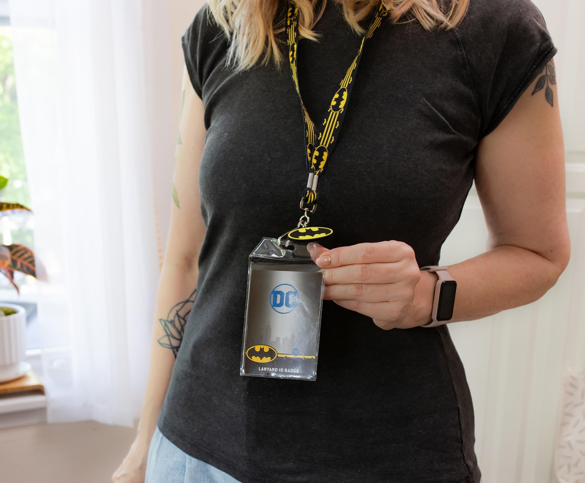 Foto 7 pulgar | Lanyard Silver Buffalo Dc Comics Con Logotipo Envolvente De Batman - Venta Internacional.