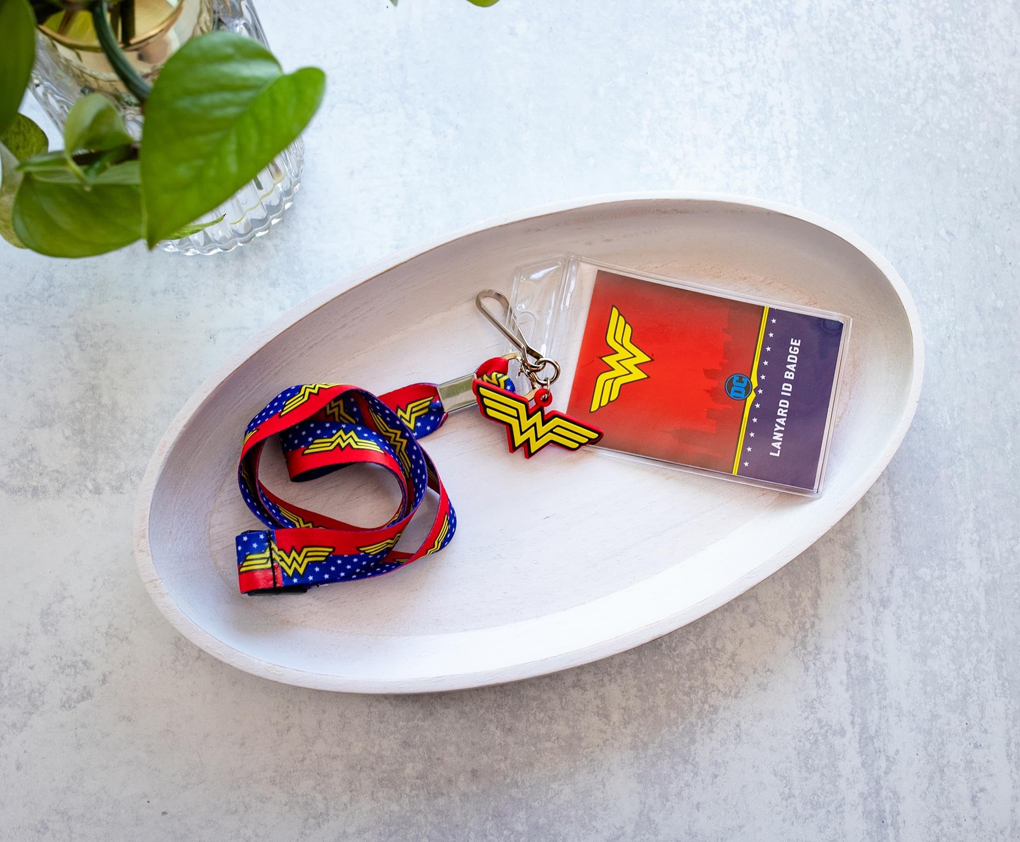Foto 4 pulgar | Cordón Plateado Buffalo Dc Comics Wonder Woman Con Soporte Para Tarjetas - Venta Internacional.