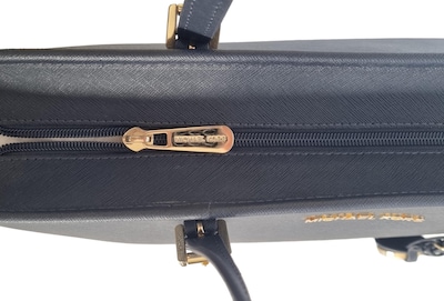 Foto 6 | Bolso Michael Kors Jet Set Travel Con Logotipo Grande Azul Marino - Venta Internacional.
