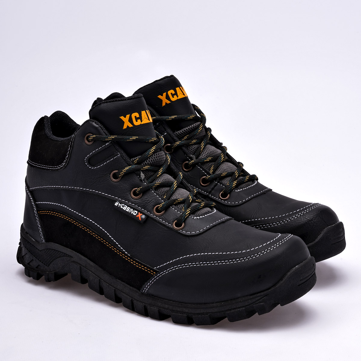 Foto 3 pulgar | Bycasino X Zapato Para Hacer Hiking Para Hombre Negro, Código 108212-1