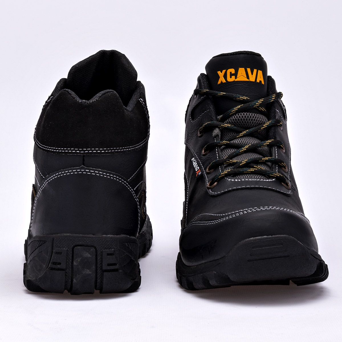 Foto 4 pulgar | Bycasino X Zapato Para Hacer Hiking Para Hombre Negro, Código 108212-1