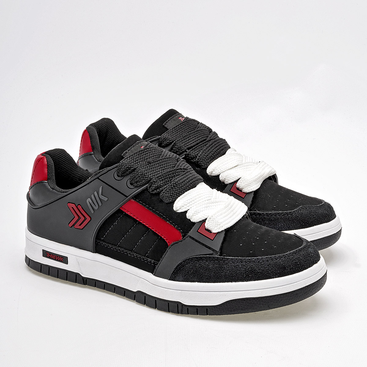 Foto 3 pulgar | Newk Tenis Urbano Para Hombre Negro Rojo