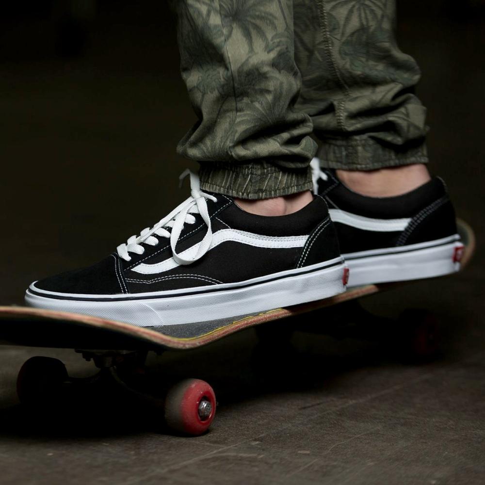 Foto 8 pulgar | Old Skool Negro