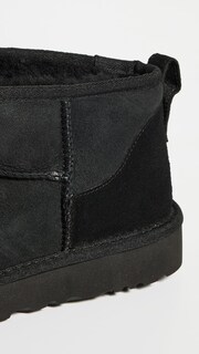 Foto 5 | Bota Ugg Classic Ultra Mini Negro para Hombre - Venta Internacional.