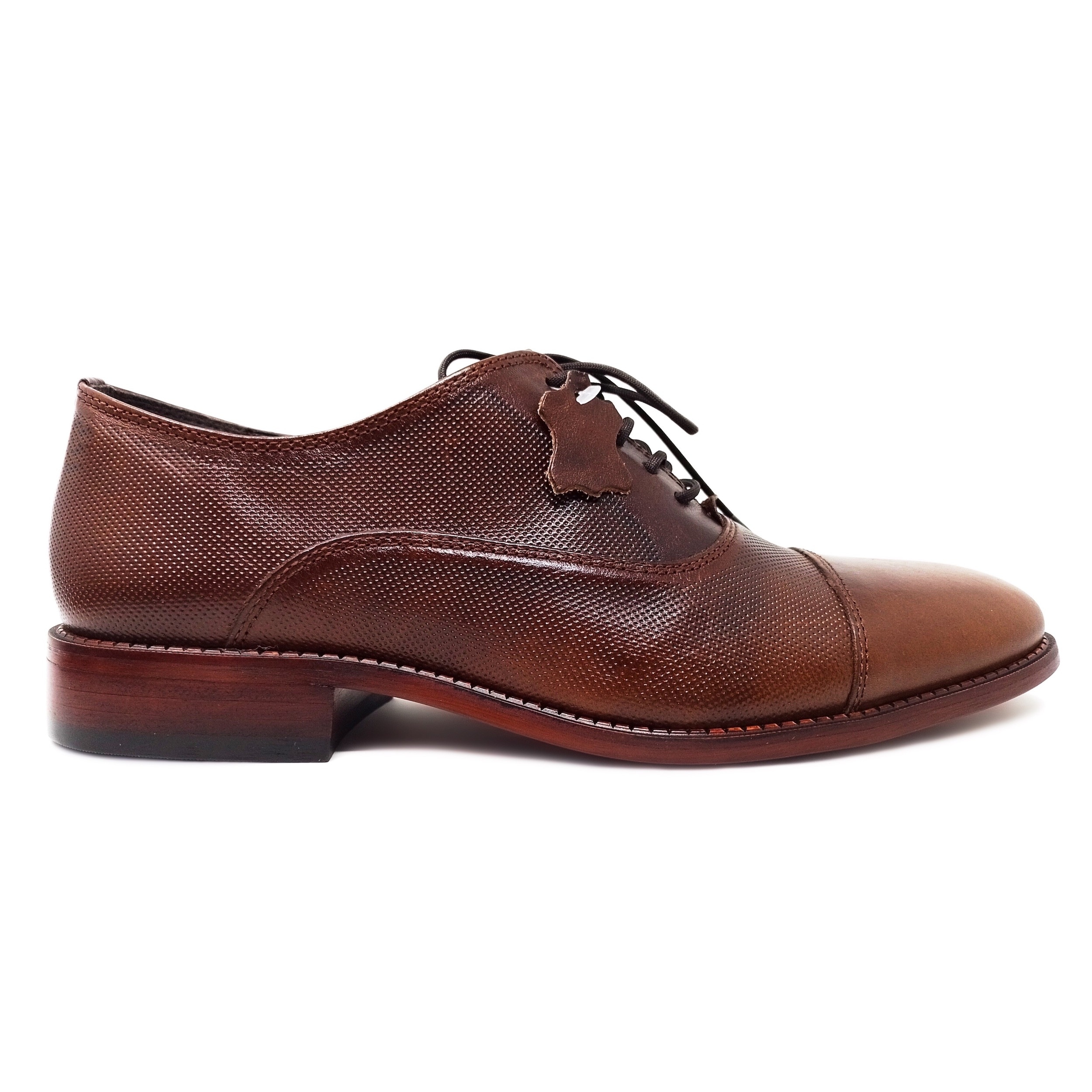 Zapato Oxford de Piel Dasalo Café para Hombre $1,390