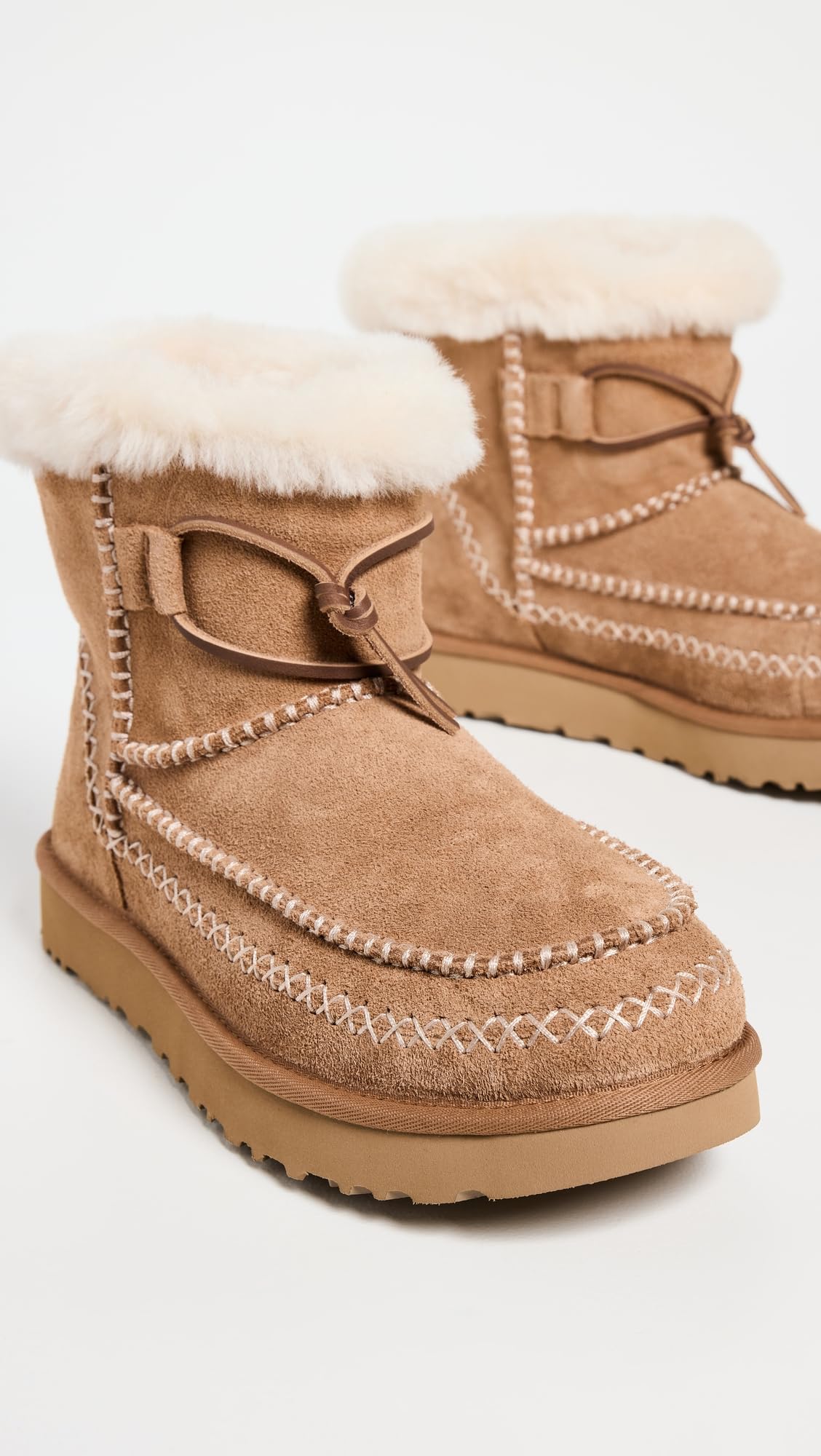 Foto 5 pulgar | Bota Moderna Ugg Classic Mini Alpine Para Mujer, Color Castaño - Venta Internacional.