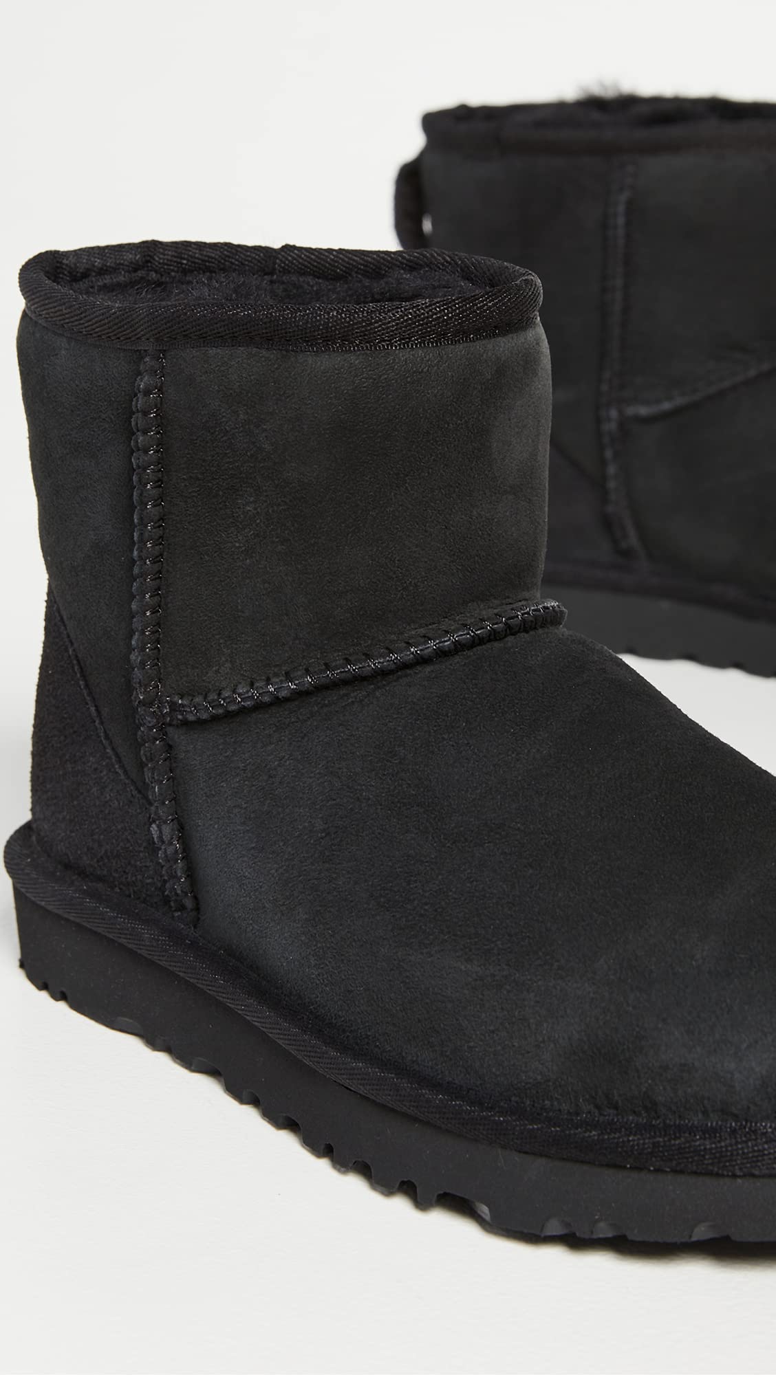 Foto 5 | Bota Ugg Classic Mini Ii Para Mujer, Color Negro 11 - Venta Internacional.