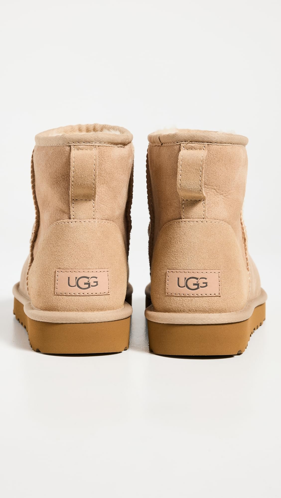 Foto 4 pulgar | Bota Ugg Classic Mini Ii Para Mujer, Color Arena, Talla 06 - Venta Internacional.