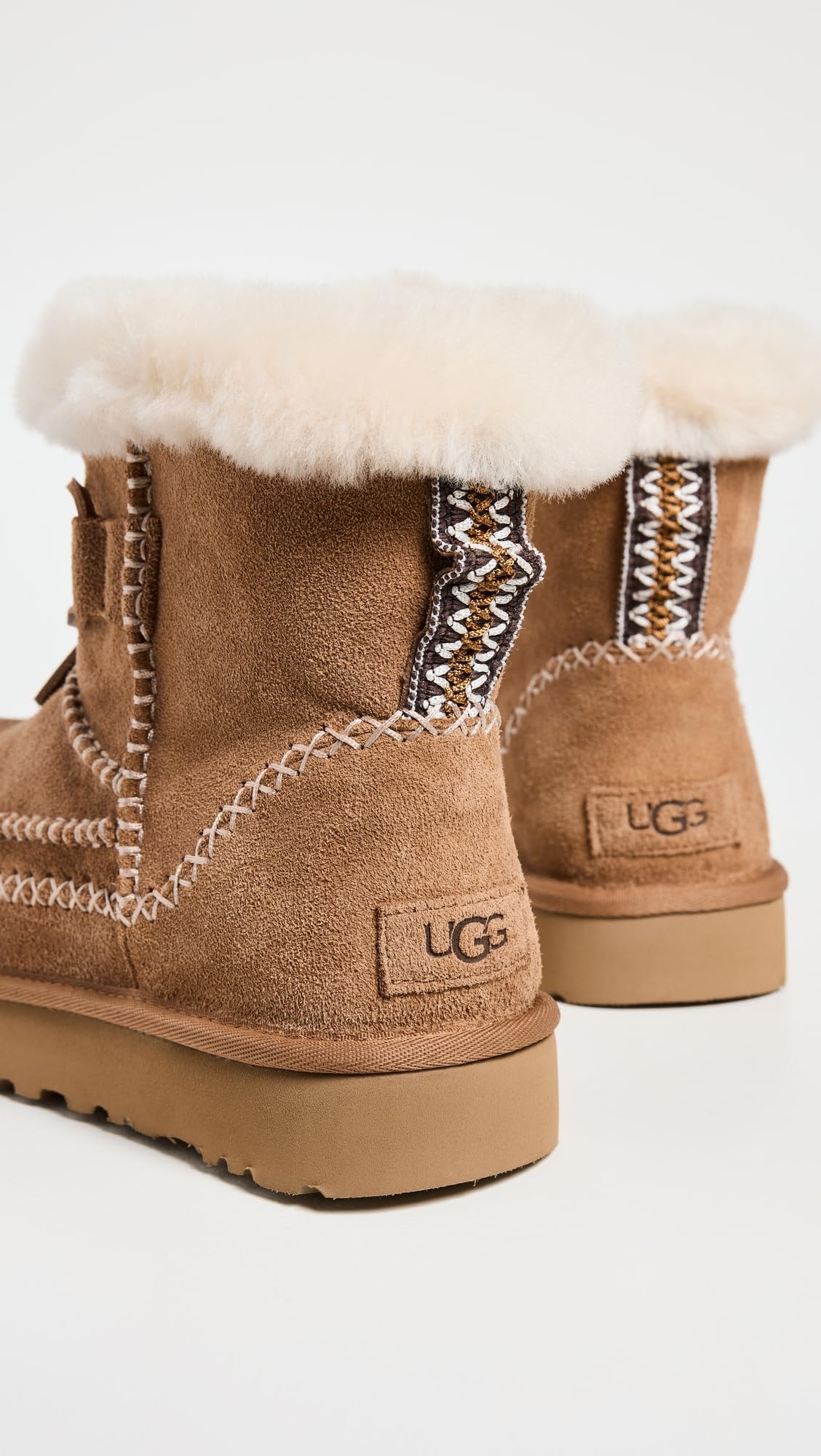 Foto 3 | Bota Moderna Ugg Classic Mini Alpine Para Mujer, Color Castaño - Venta Internacional.